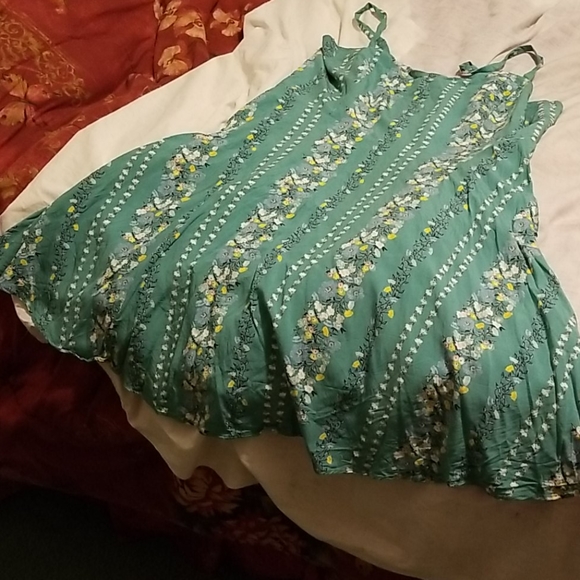 Old Navy Dresses & Skirts - ON Sea foam green floral fit and flare sundress. XL